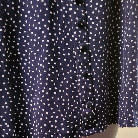 EUC Torrid navy polka dot faux button up baby doll short sleeve top - Picture 5 of 7